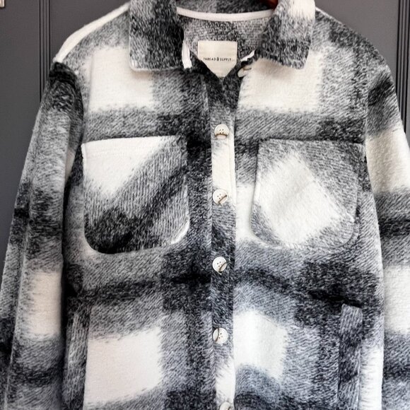 Thread & Supply Plaid Fleece Shacket Cream Black Size Medium M Thick Cozy Fall - Picture 5 of 12